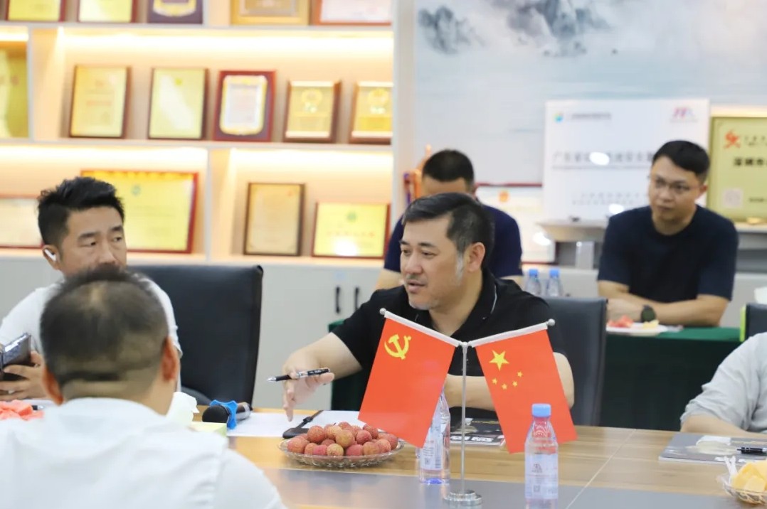 商會執(zhí)行會長鄧炳鋒 商會執(zhí)行會長鄧炳鋒